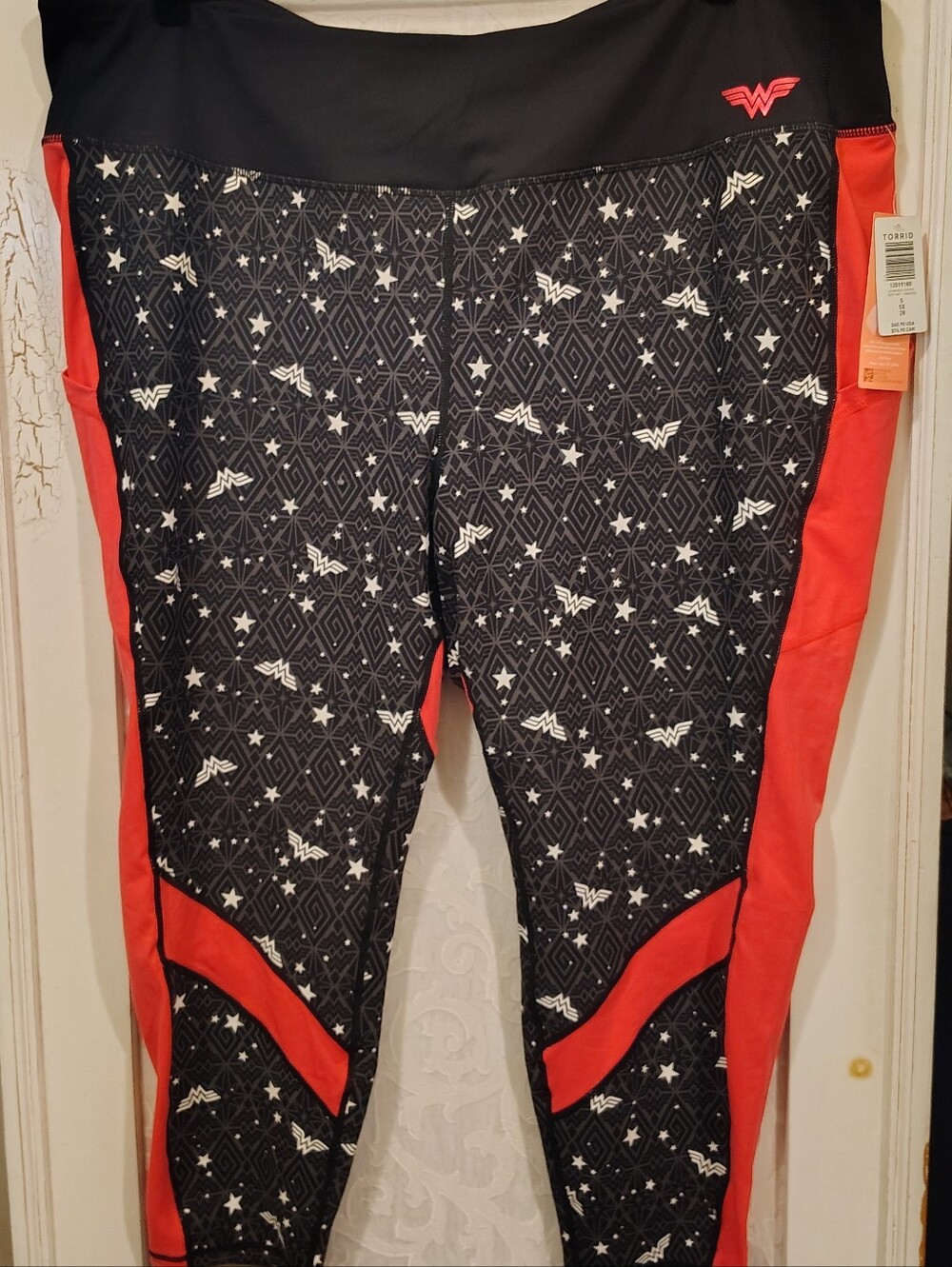Torrid Size 5 Wonder Woman Active Leggings